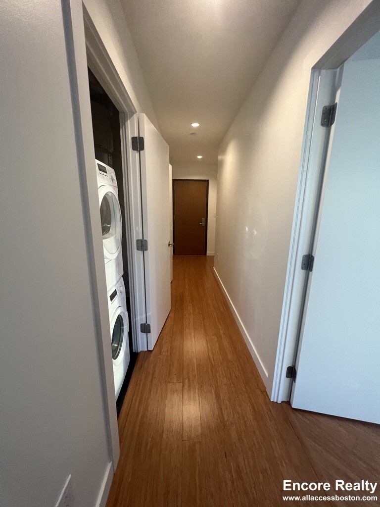 120 Kingston St, Chinatown