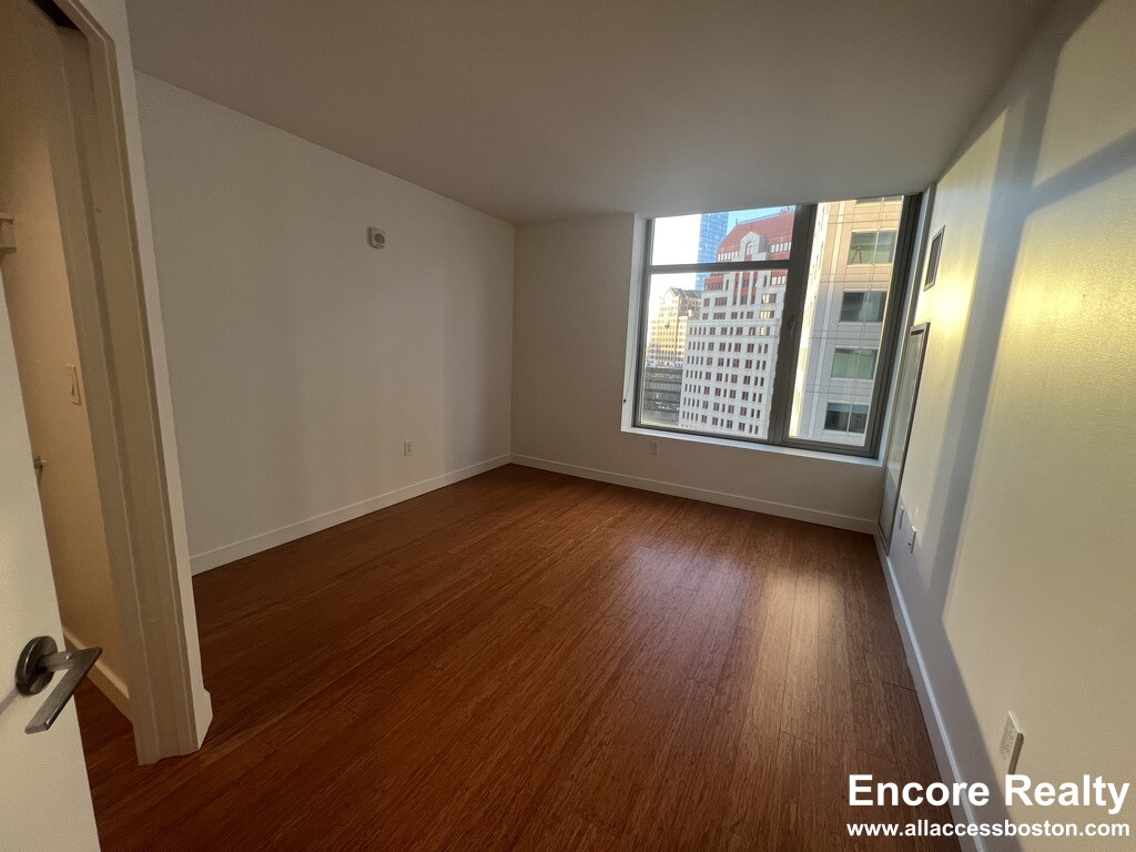 120 Kingston St, Chinatown