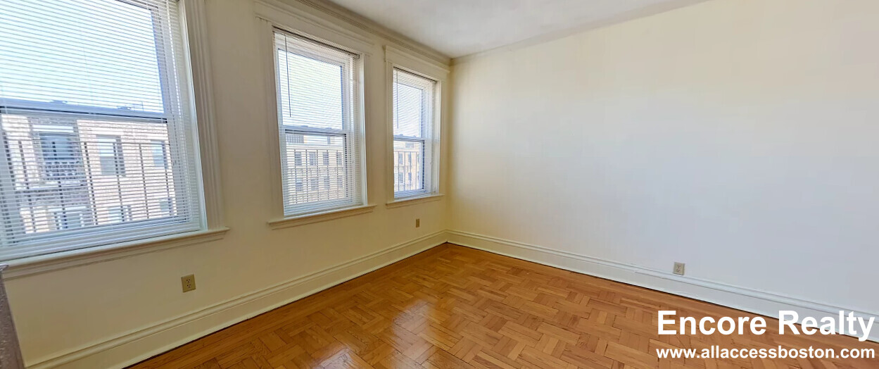 16 Queensberry St, Fenway