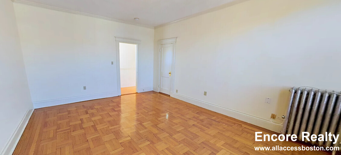 16 Queensberry St, Fenway