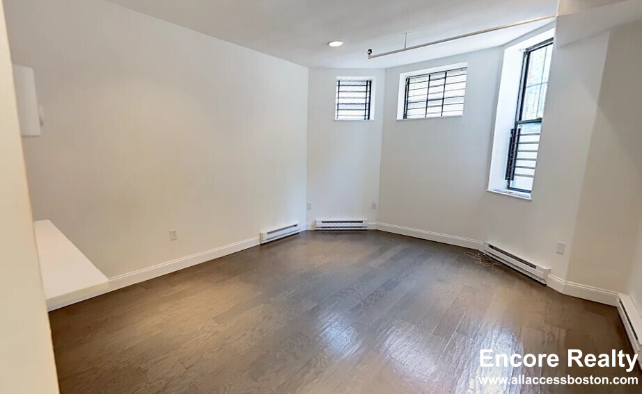 105 Queensberry St, Fenway