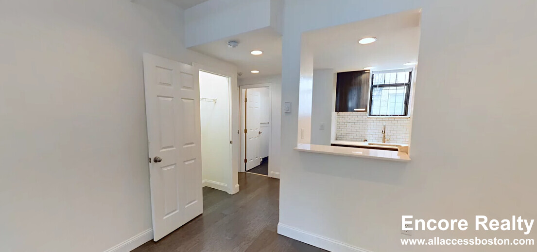 105 Queensberry St, Fenway