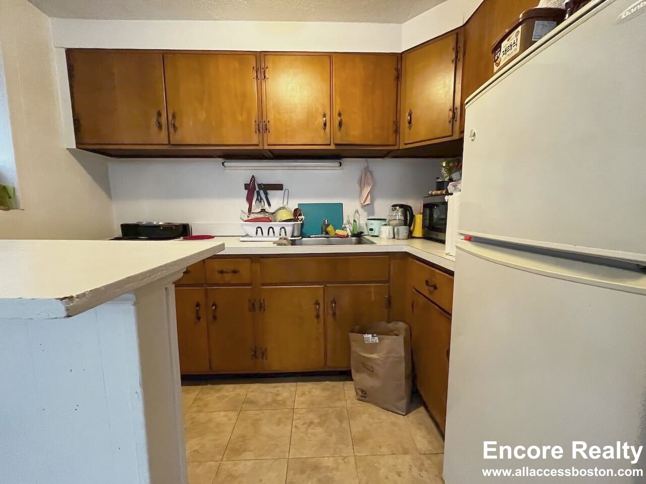 48 Parkman St, Coolidge Corner