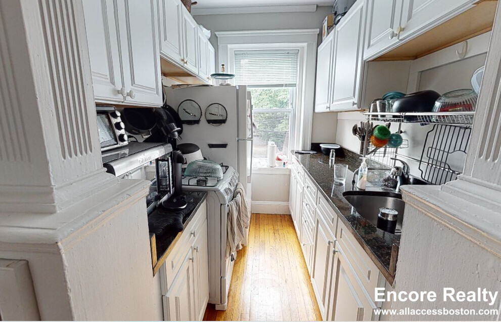 11 Gray St, Porter Square