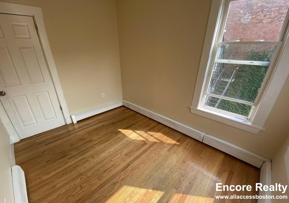 66 Middle St, South Boston