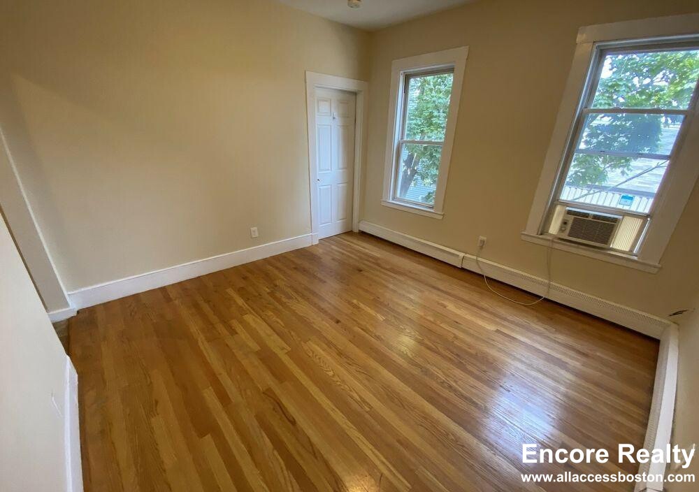 66 Middle St, South Boston