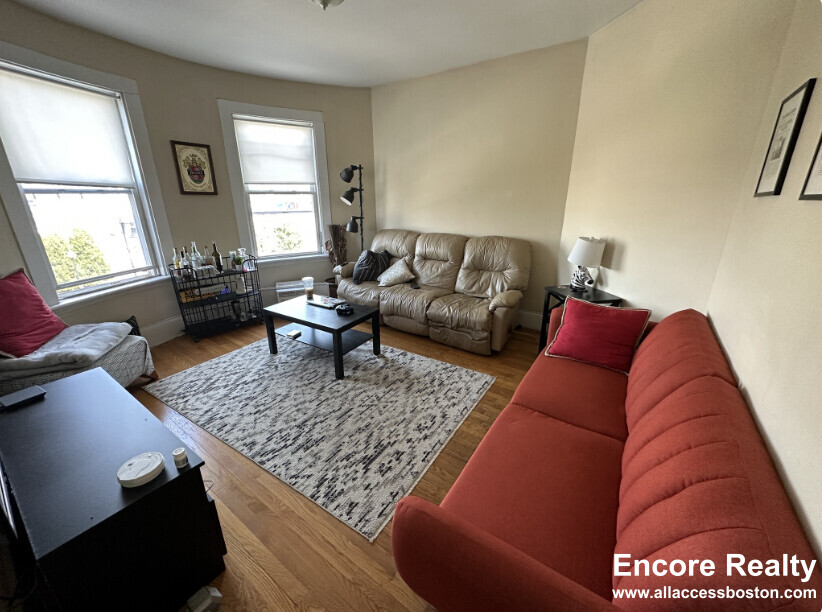 861 1st St, South Boston