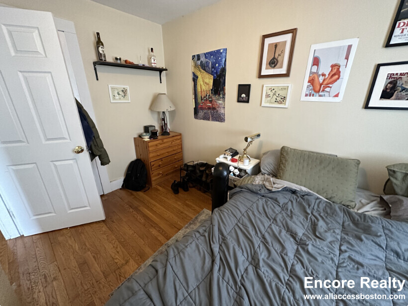 861 1st St, South Boston