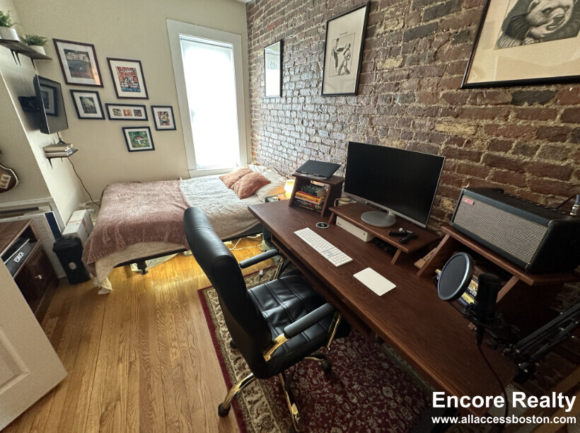 861 1st St, South Boston