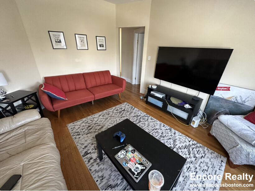 861 1st St, South Boston