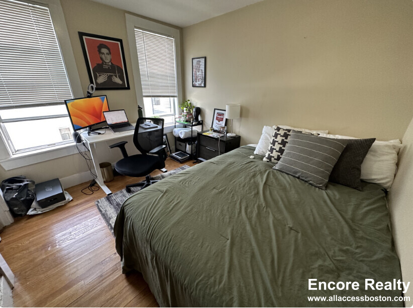 861 1st St, South Boston