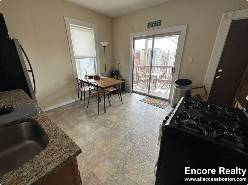 861 1st St, South Boston