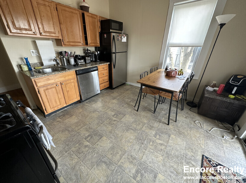 861 1st St, South Boston