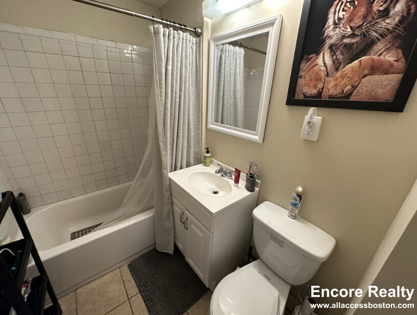 861 1st St, South Boston