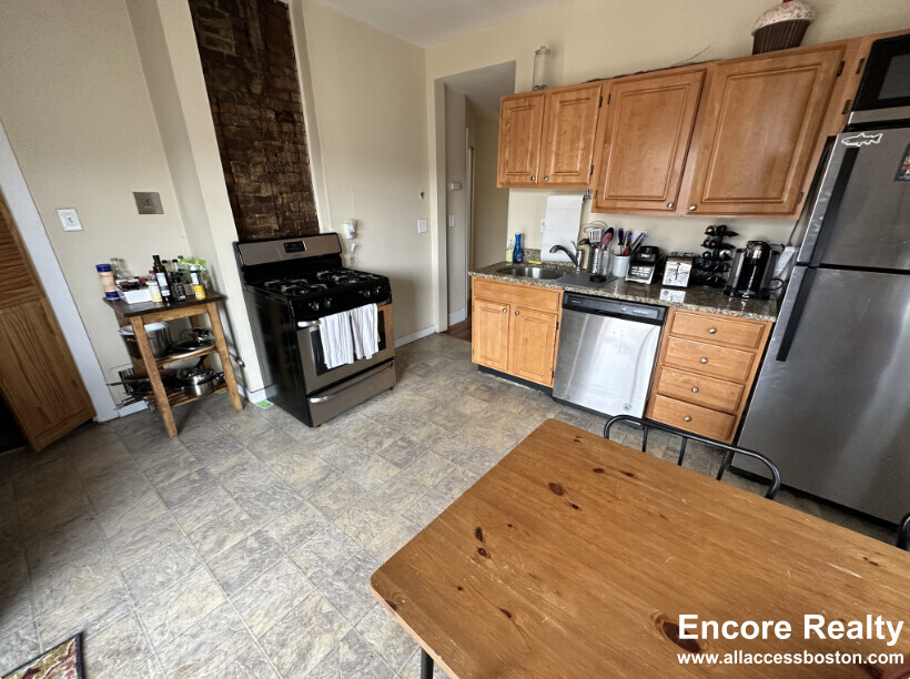 861 1st St, South Boston