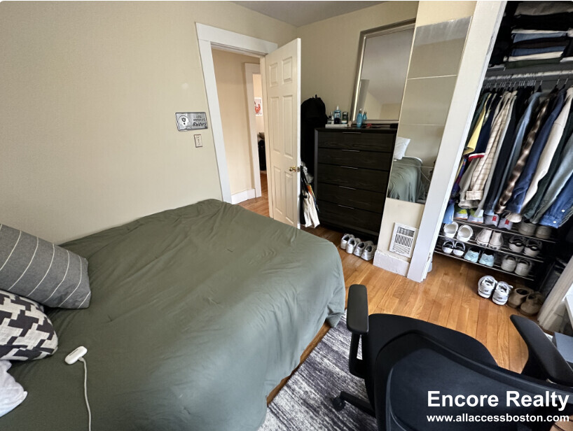 861 1st St, South Boston