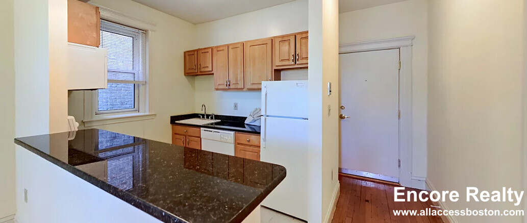 98 Queensberry St, Fenway