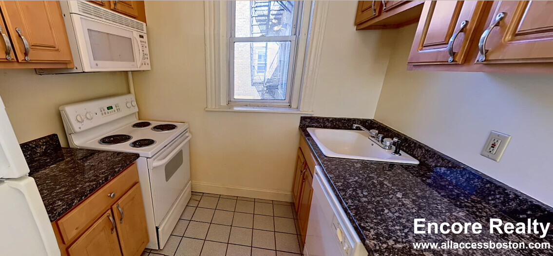 111 Queensberry St, Fenway