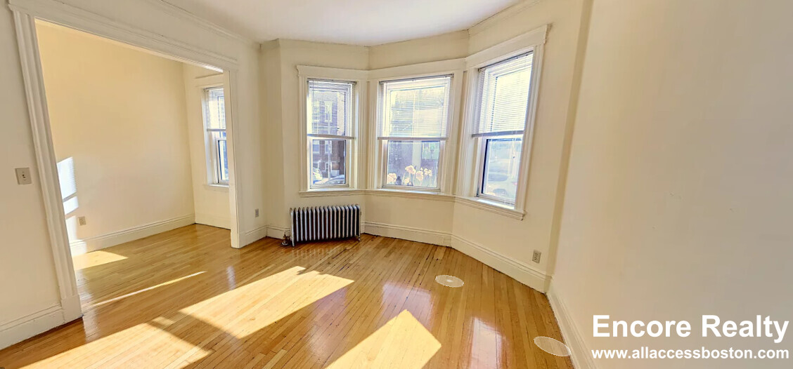 111 Queensberry St, Fenway