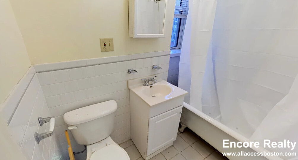 111 Queensberry St, Fenway