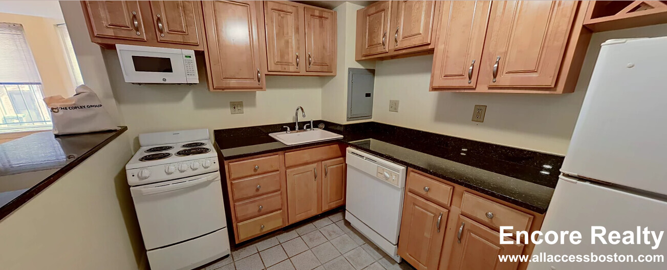 379 Commonwealth Ave, Fenway