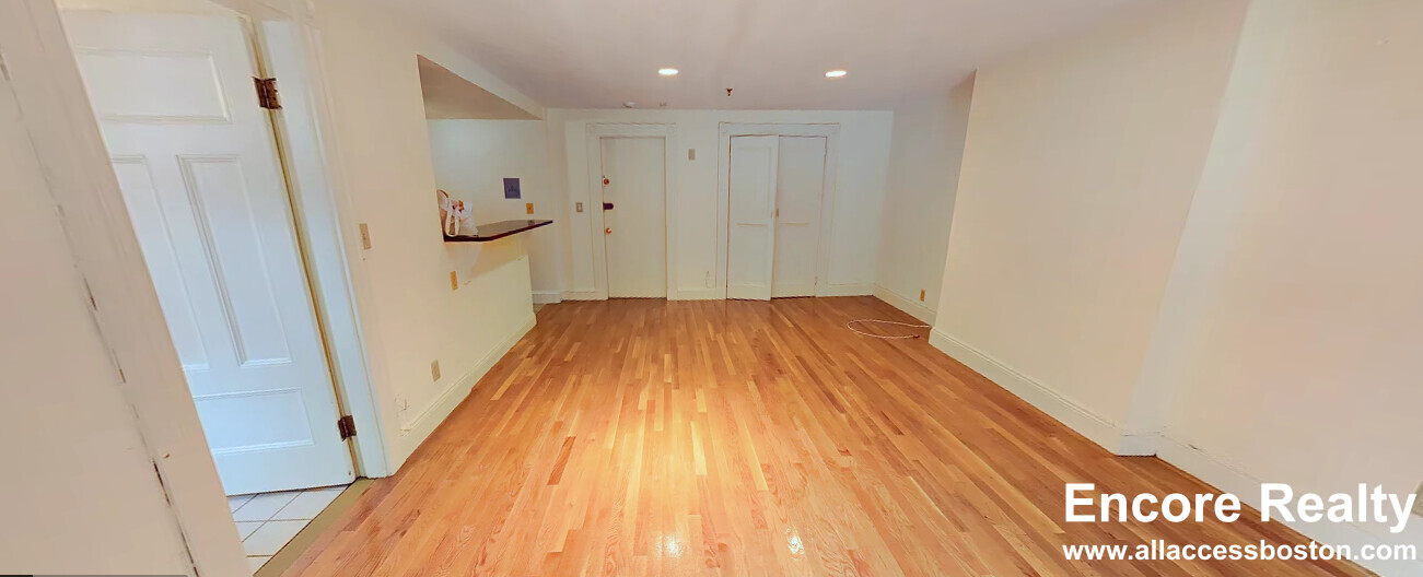 379 Commonwealth Ave, Fenway