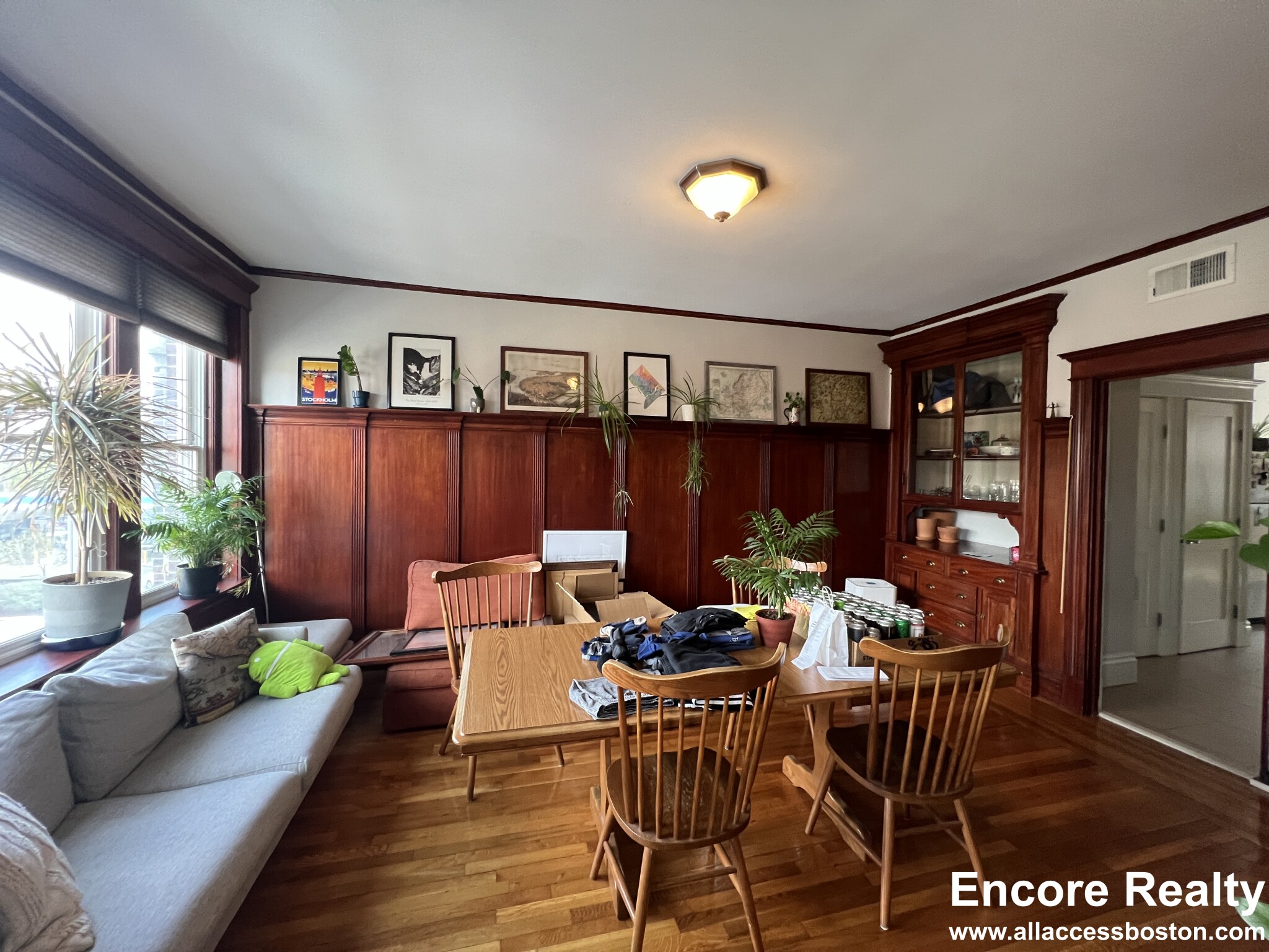 181 Harvard St, Coolidge Corner