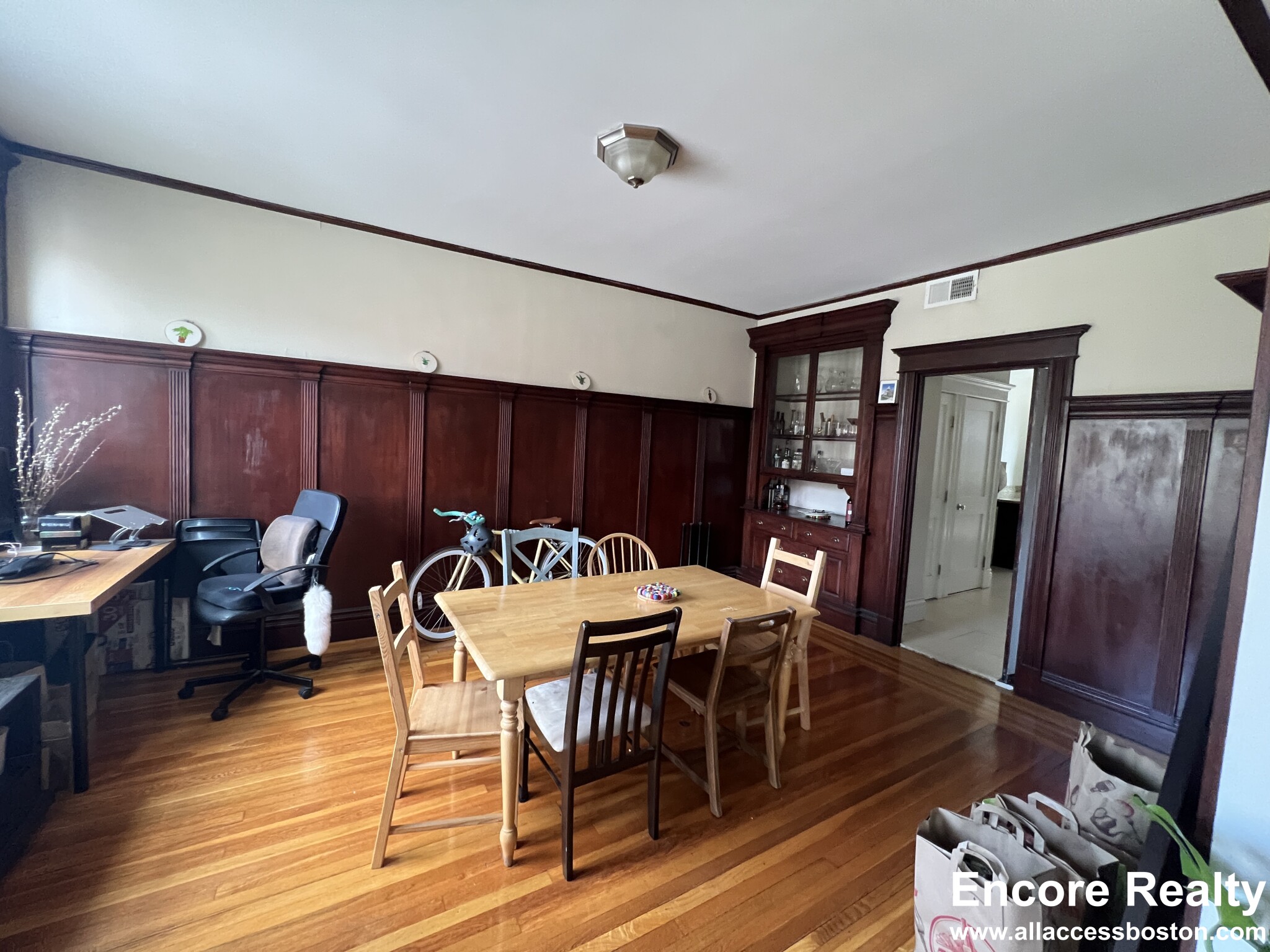 181 Harvard St, Coolidge Corner