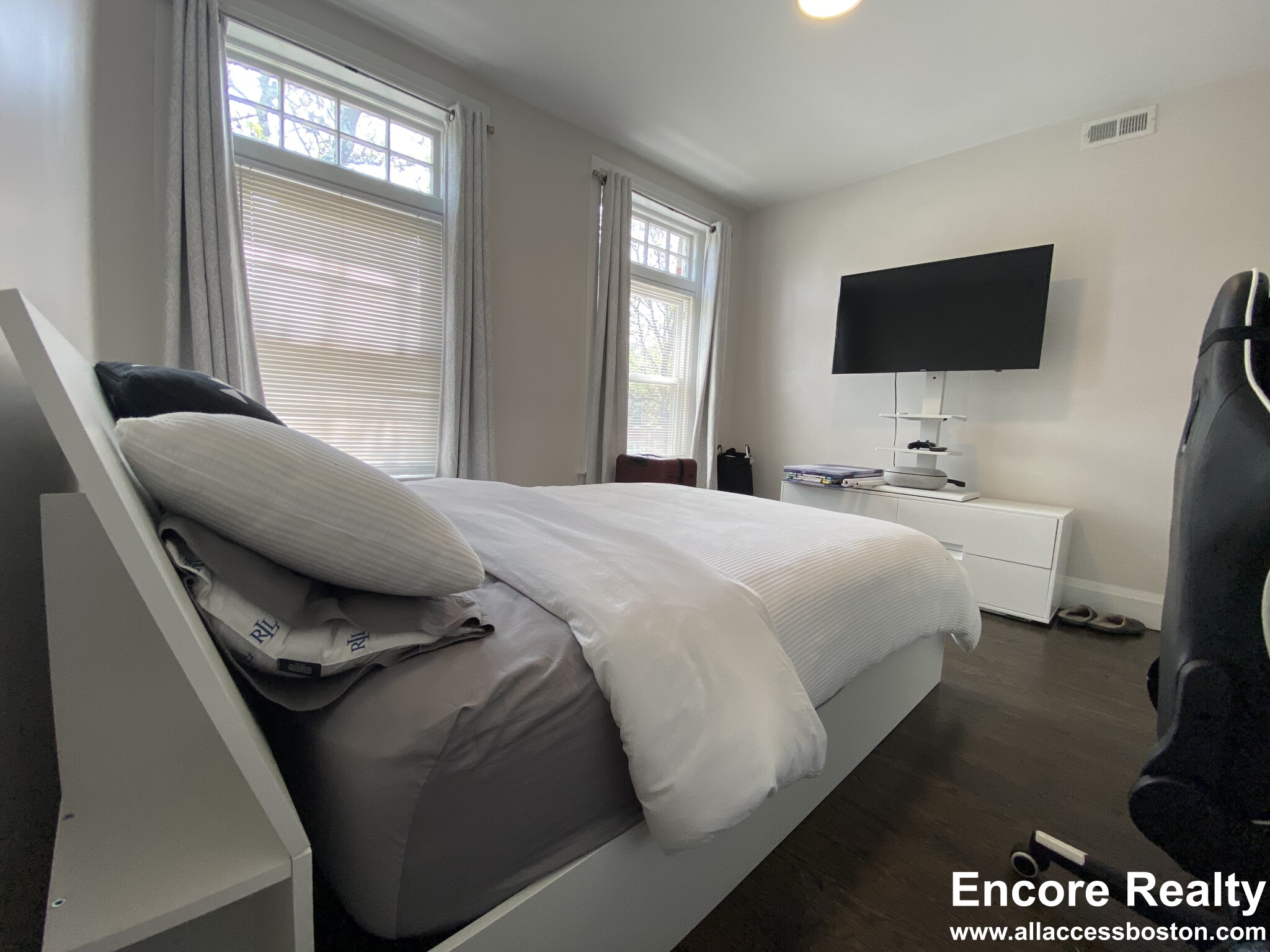 7 Strathmore Rd, Brookline