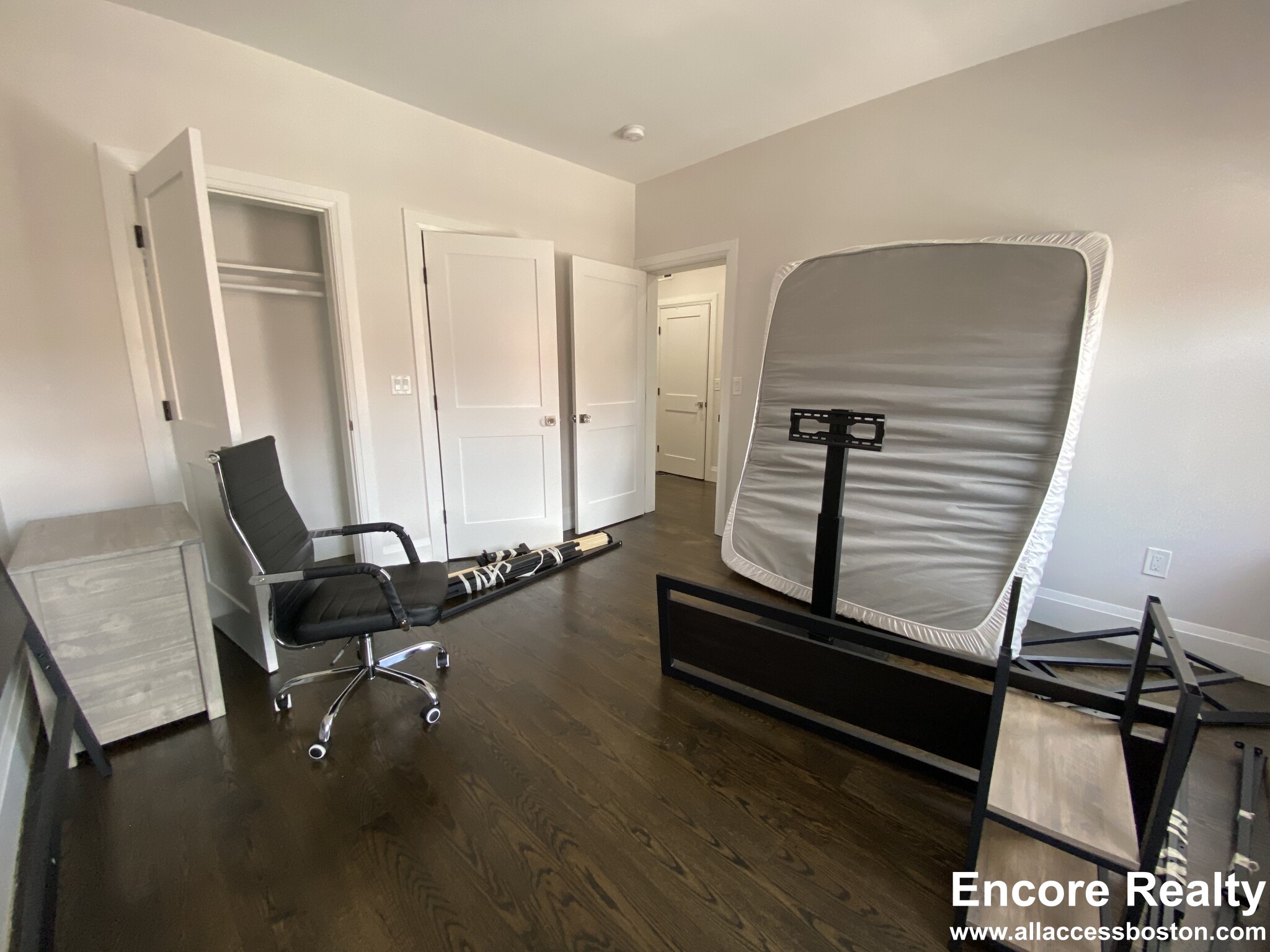 7 Strathmore Rd, Brookline