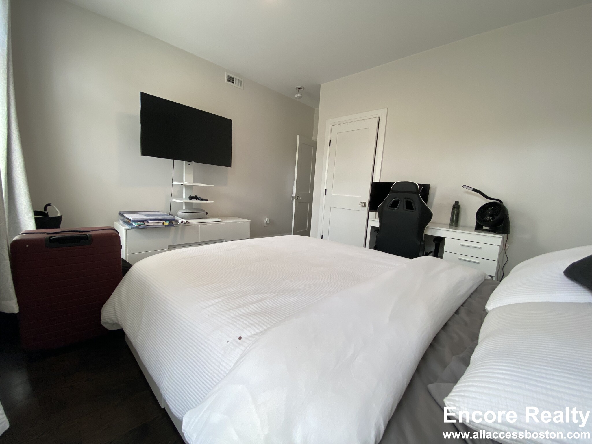 7 Strathmore Rd, Brookline