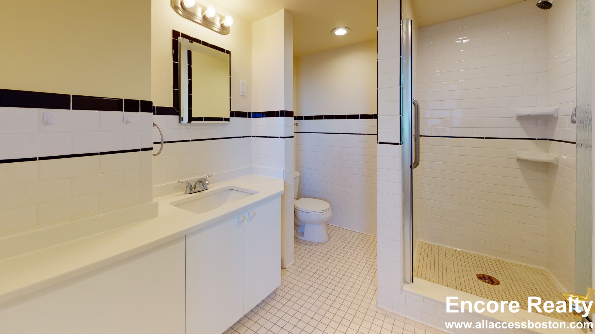 101 Monmouth St, Longwood