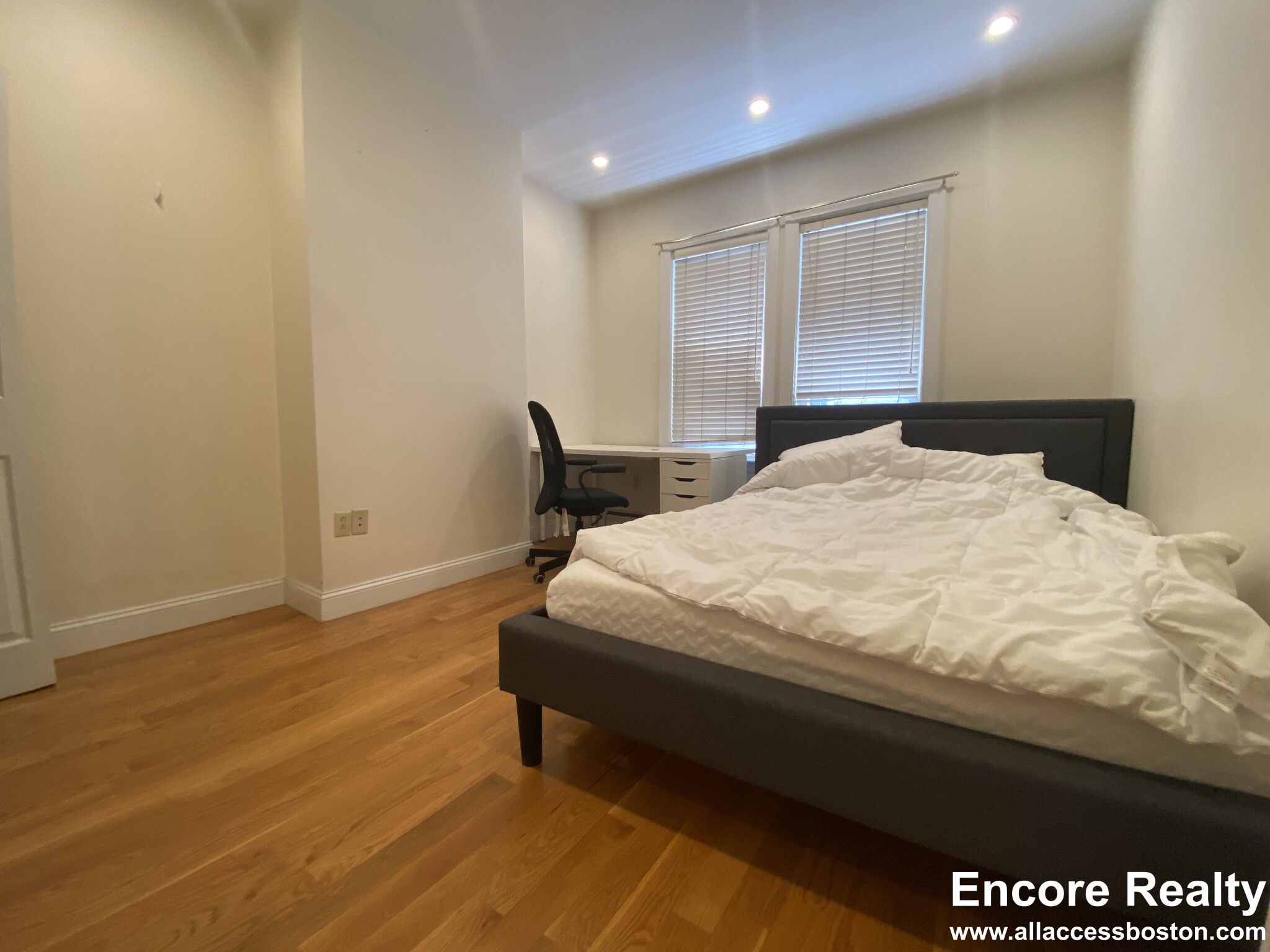 322 Western Ave, Cambridgeport