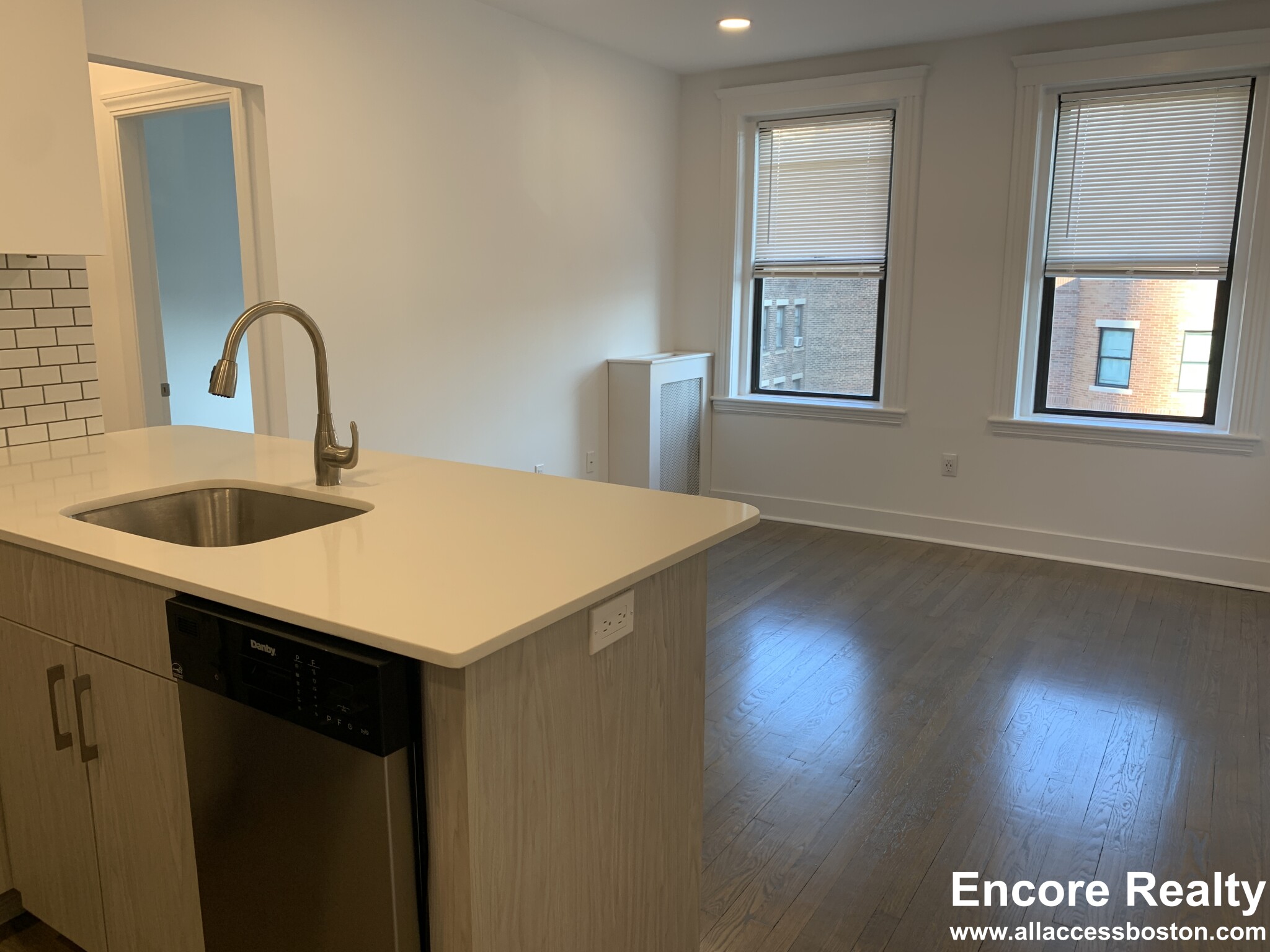 19 Peterborough St, Fenway