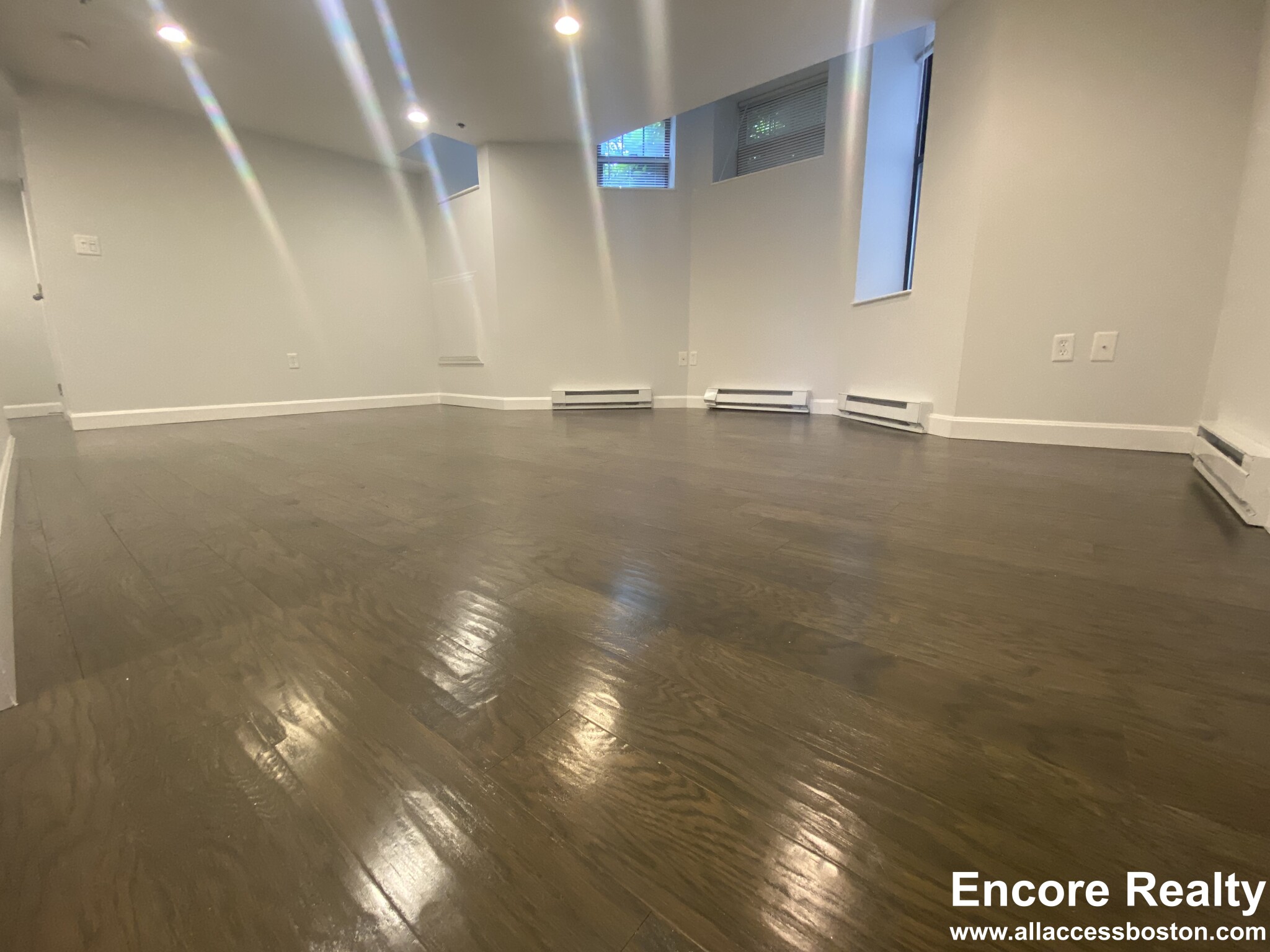 100 Queensberry St, Fenway