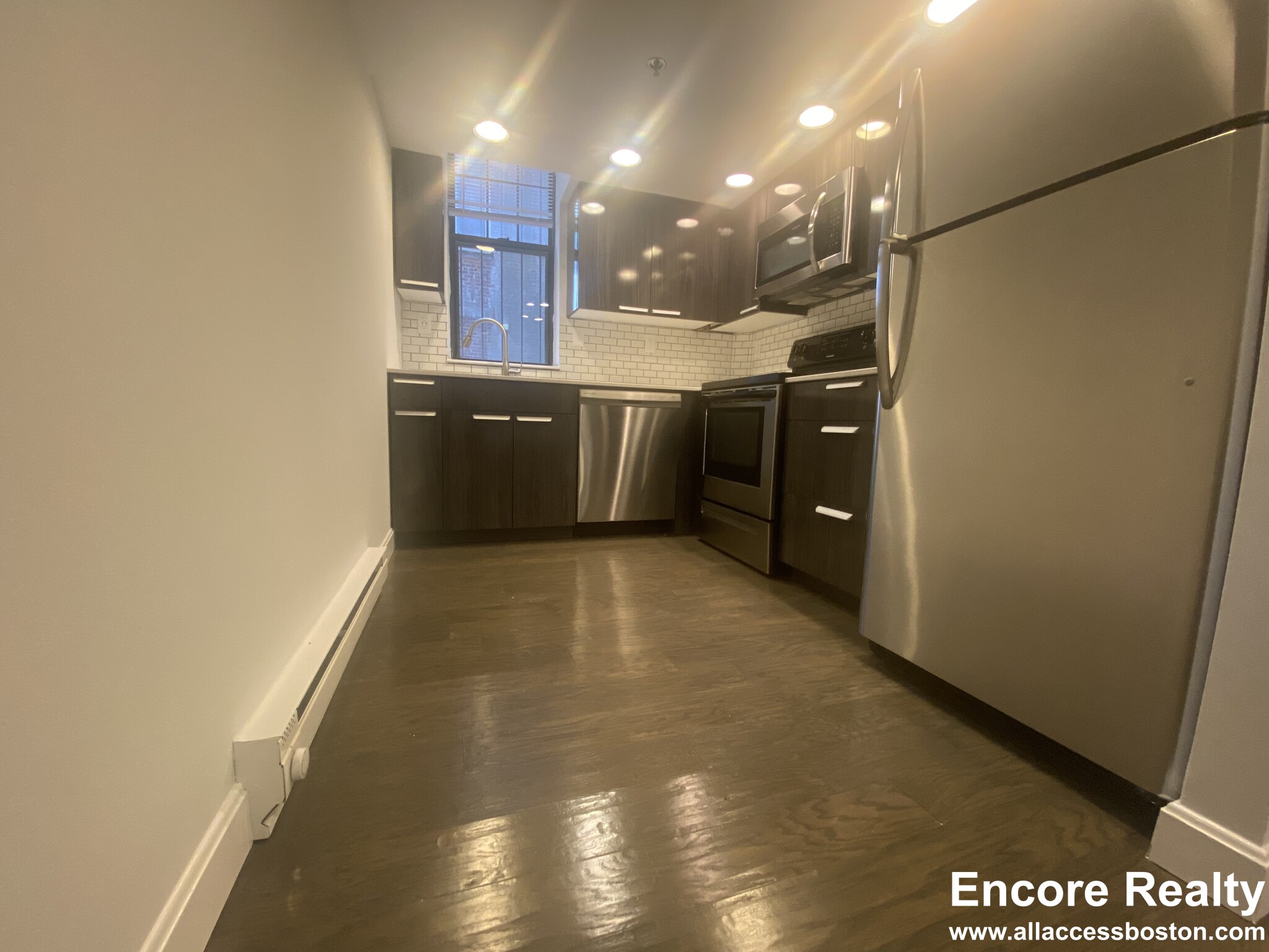 100 Queensberry St, Fenway