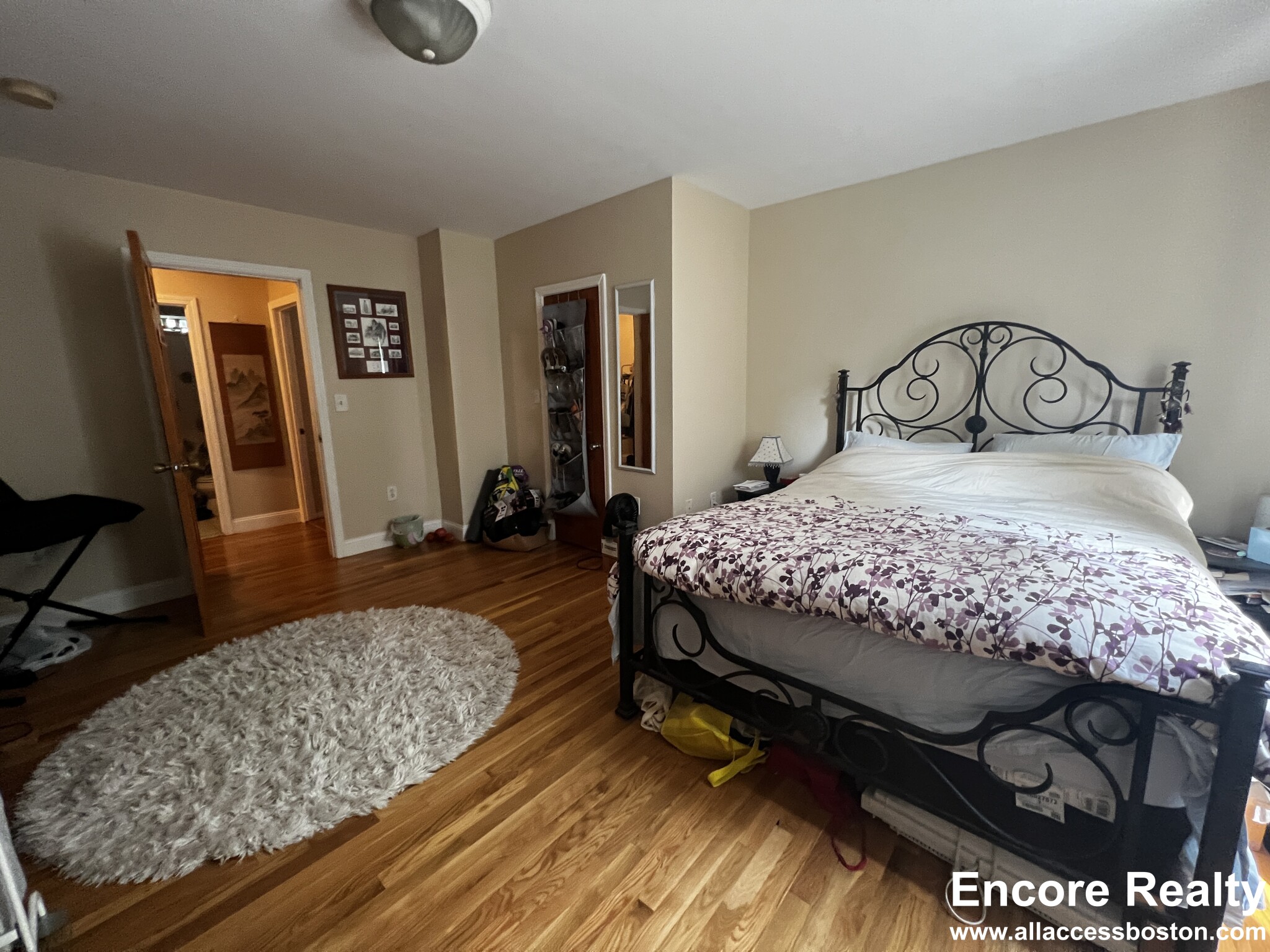 9 Oak Square Ave, Brighton