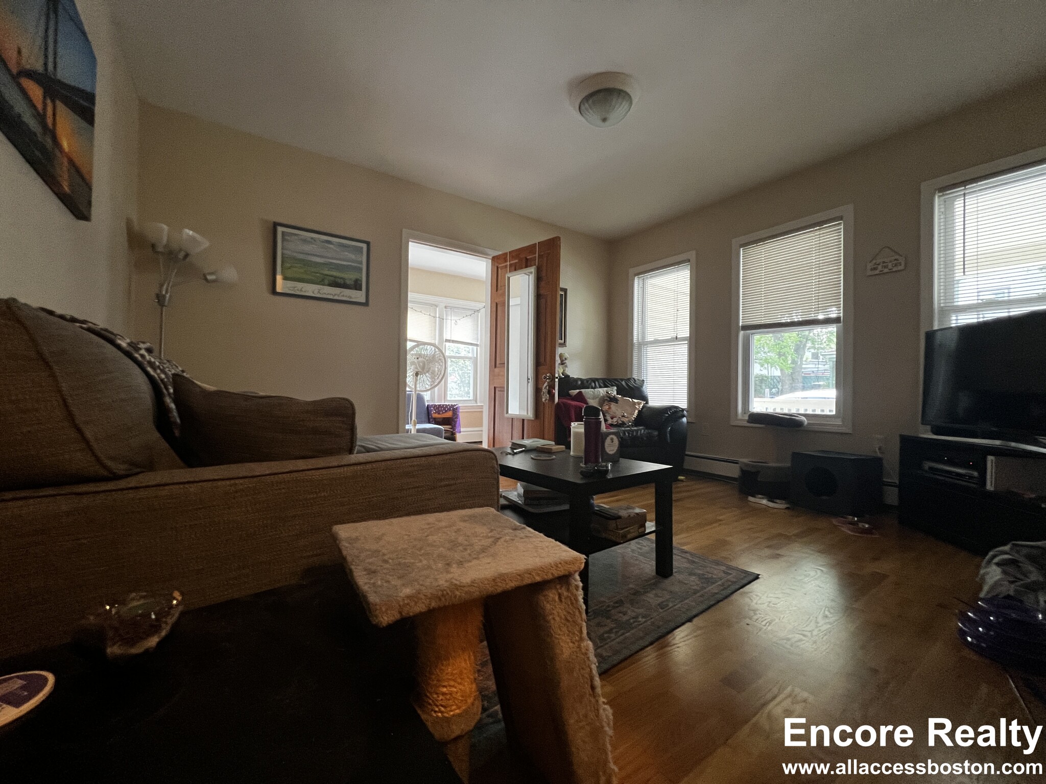 9 Oak Square Ave, Brighton