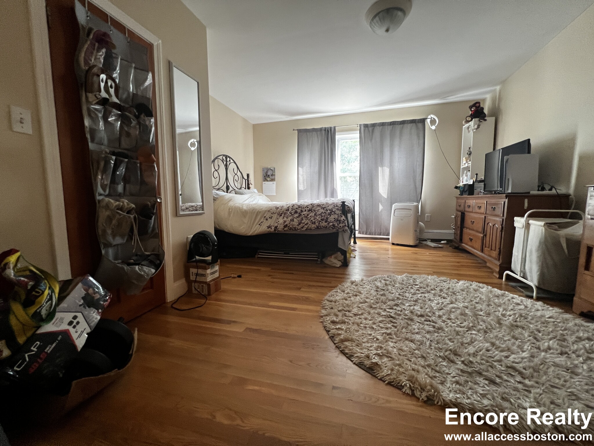 9 Oak Square Ave, Brighton