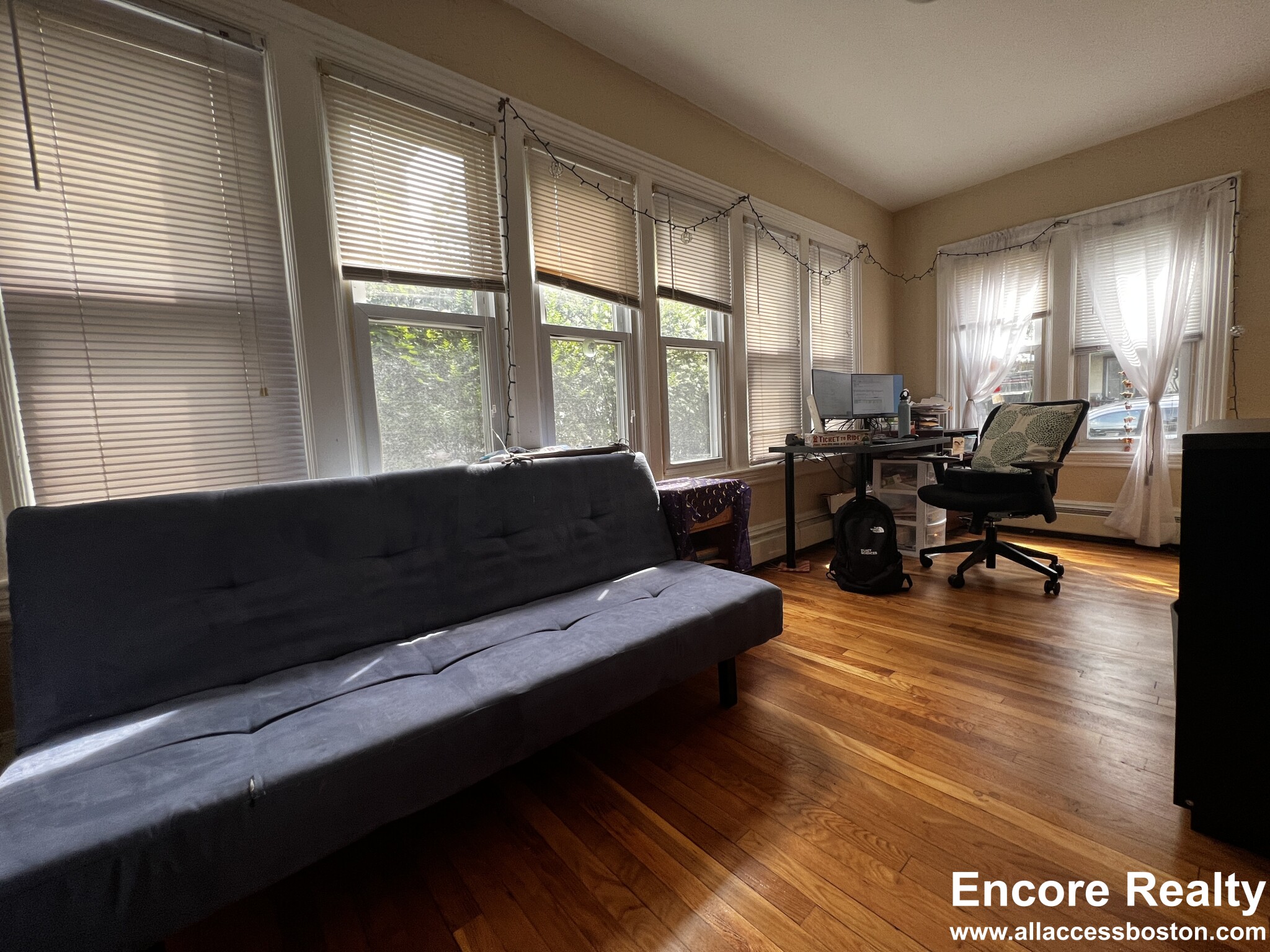 9 Oak Square Ave, Brighton