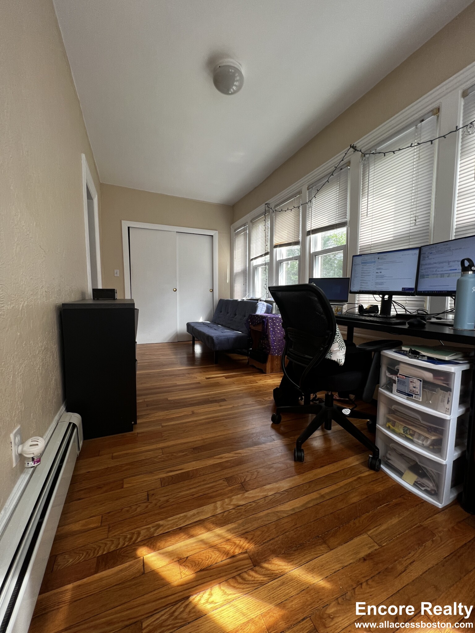 9 Oak Square Ave, Brighton