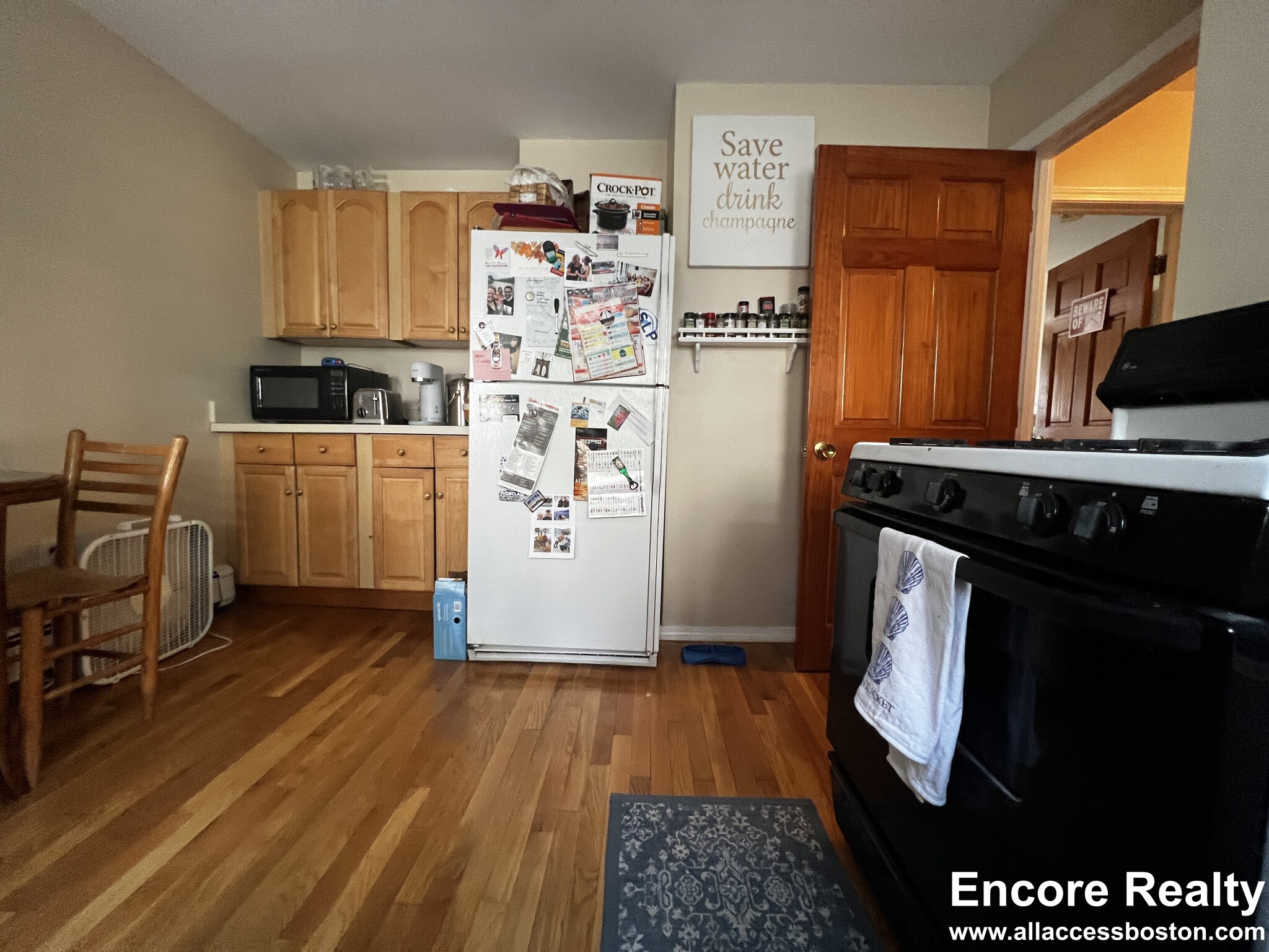 9 Oak Square Ave, Brighton