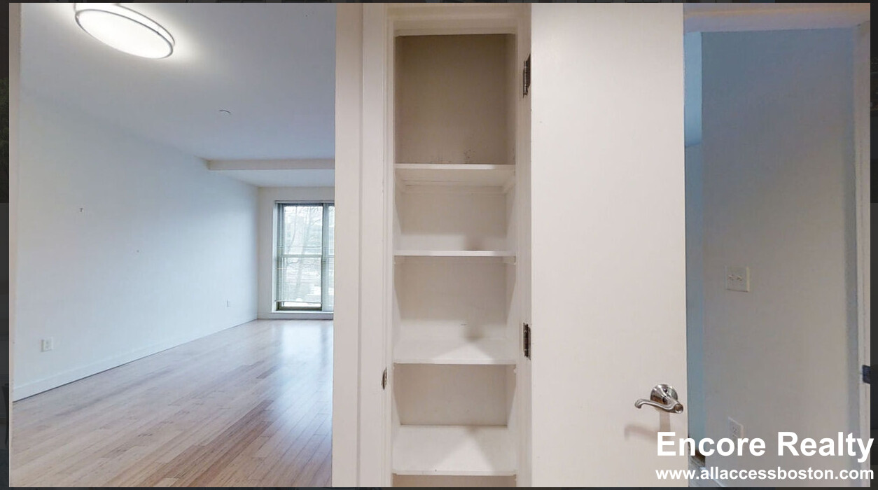 1085 Boylston St, Fenway