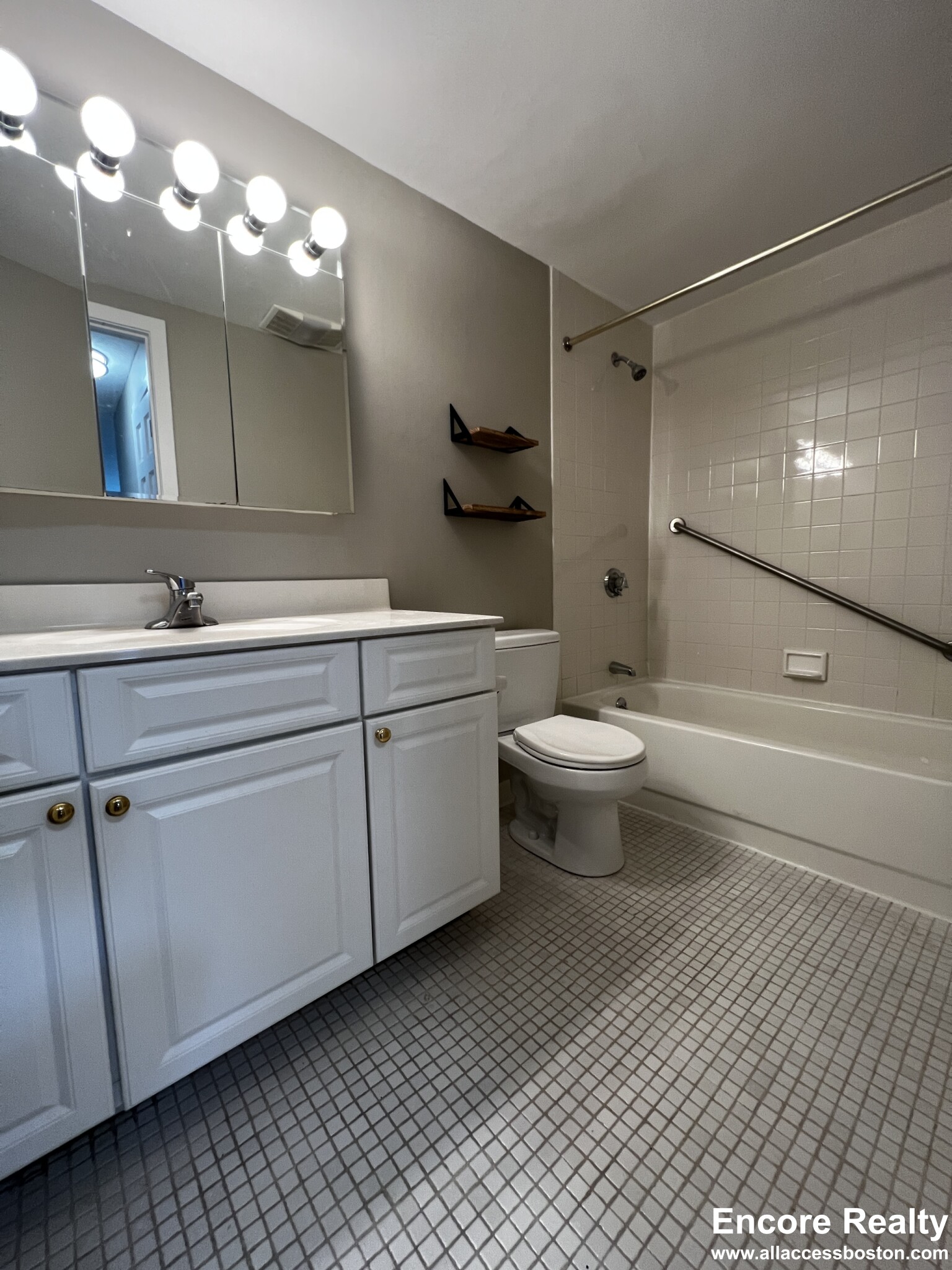 1111 Beacon St, Coolidge Corner