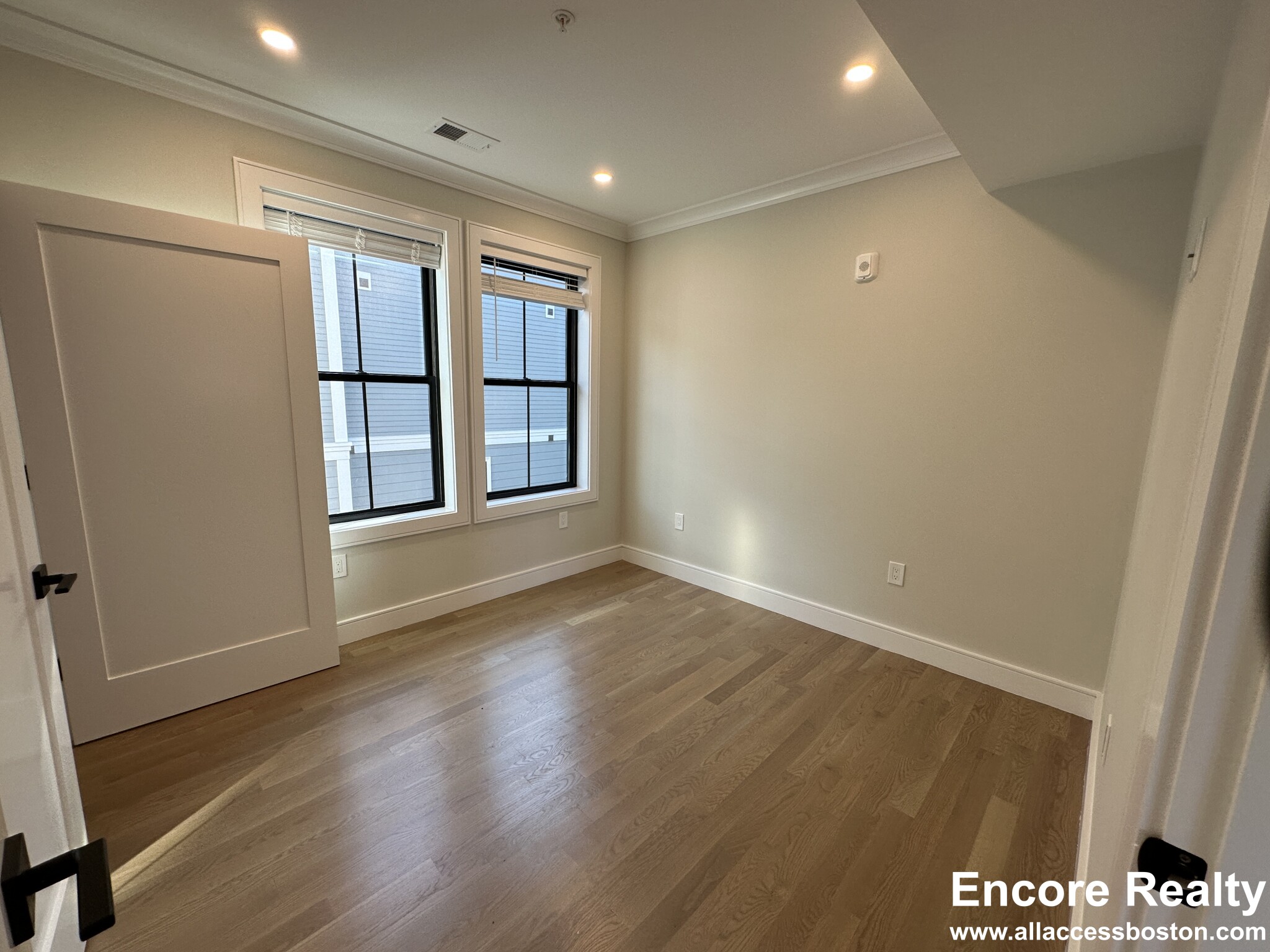 279 Lamartine St, Jamaica Plain