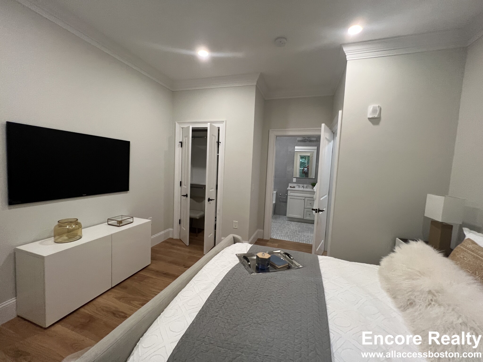 106 Forest Hills St, Jamaica Plain