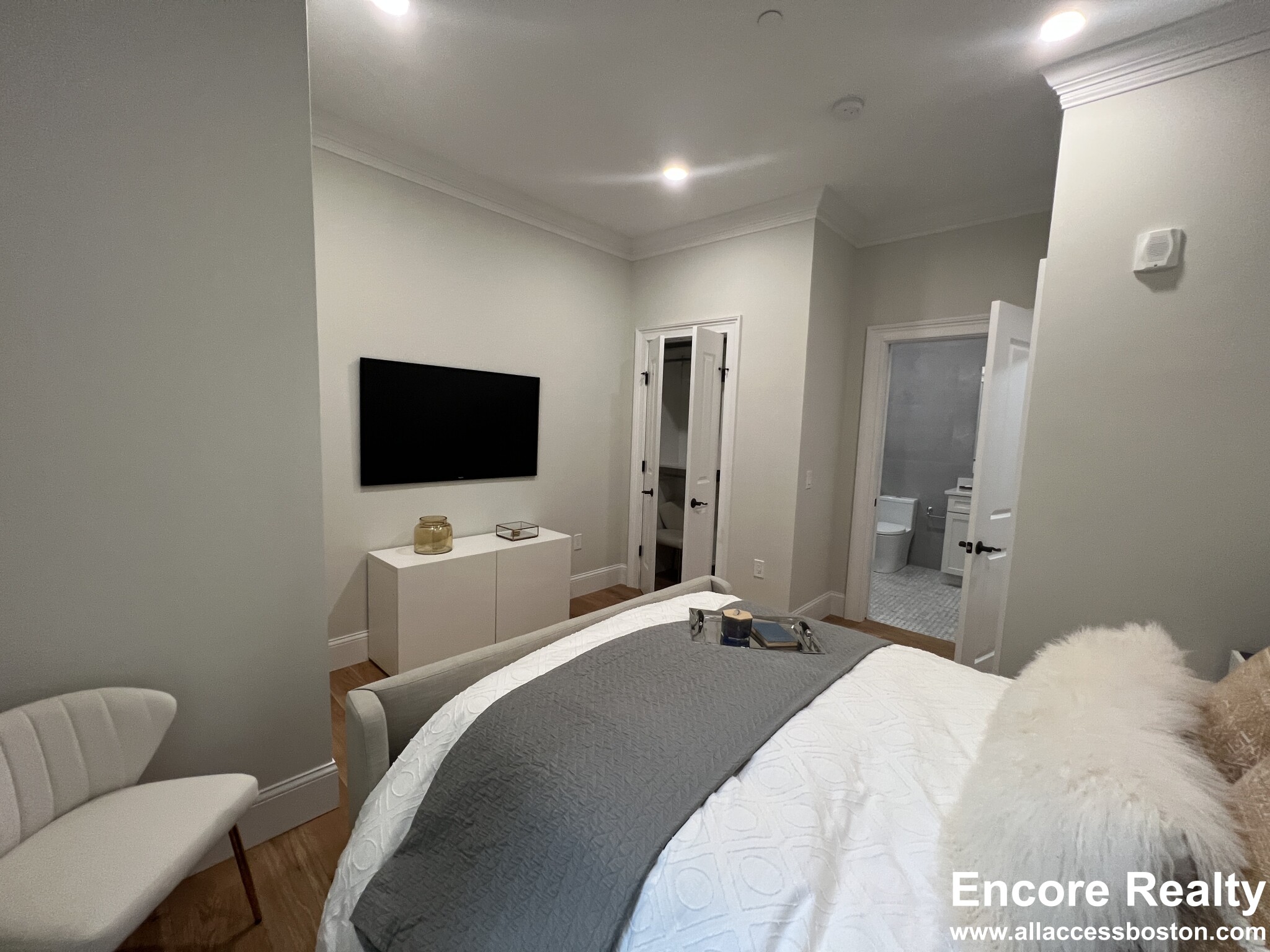 106 Forest Hills St, Jamaica Plain