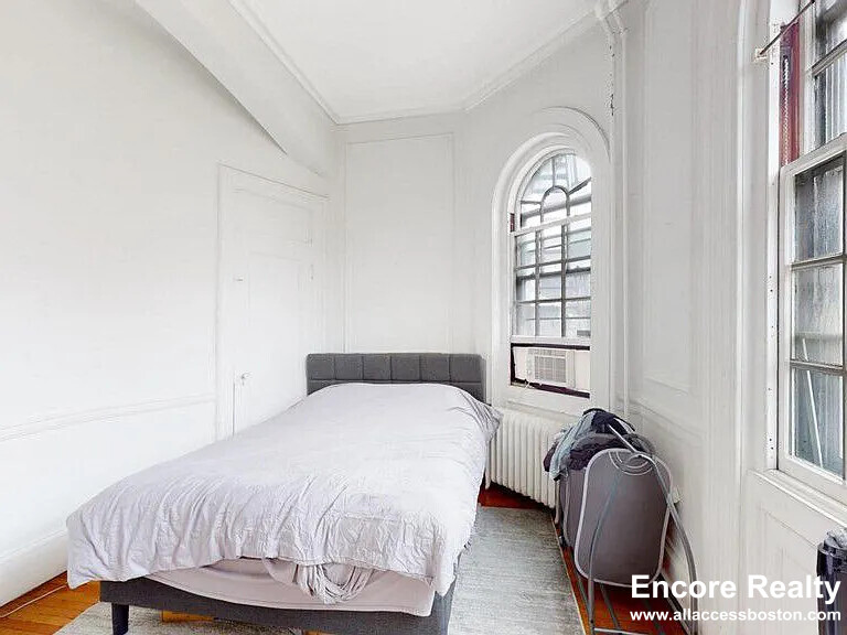 1 Gloucester St, Back Bay