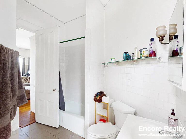 1 Gloucester St, Back Bay