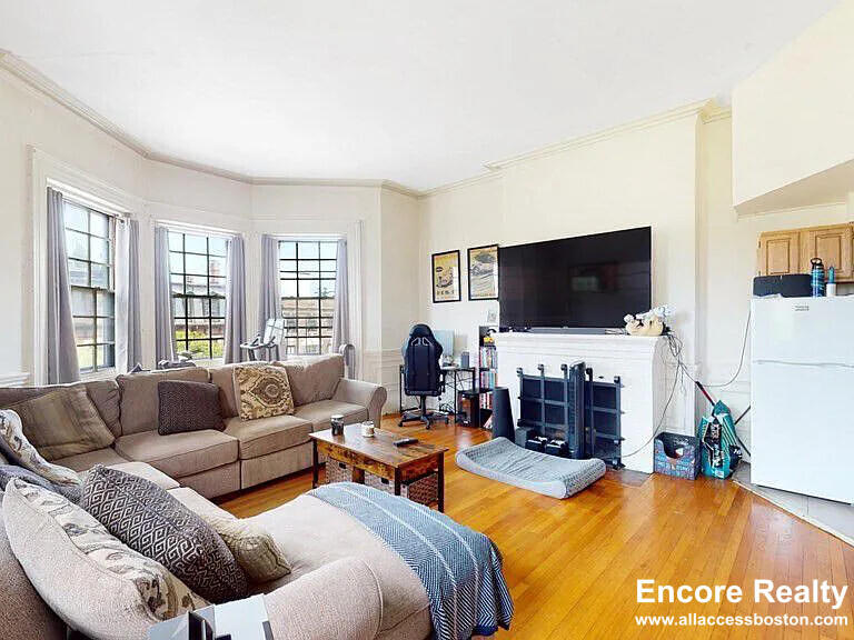 1 Gloucester St, Back Bay